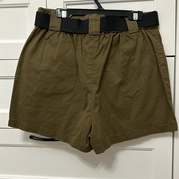 Green shorts with black buckle belt - Picture 2 of 3